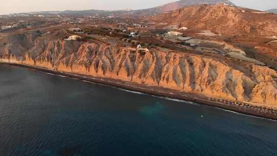 FPV无人机航拍海浪沙滩海岸希腊圣托里尼