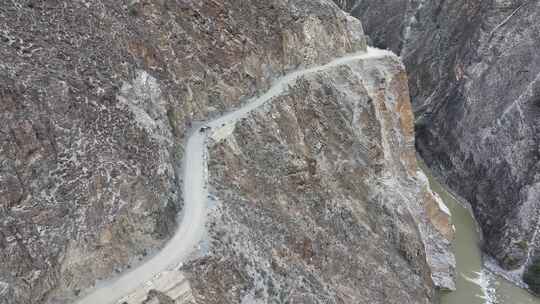 西藏丙察左公路碧土乡玉曲悬崖挂壁自驾旅行