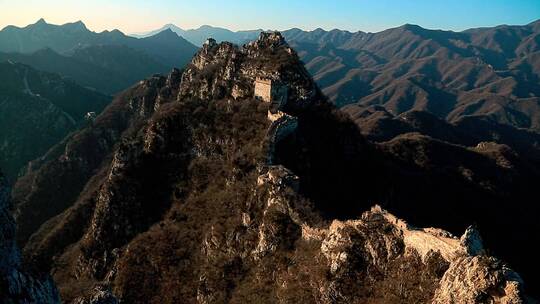 陡峰上的长城