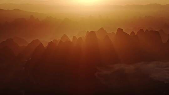 桂林山水日出光线