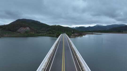 路的尽头是青山视频素材模板下载