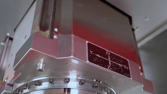 模具工厂视频CNC数控机床设备履带机械臂