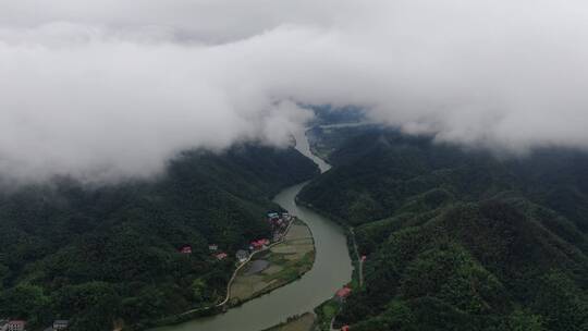 航拍湖南巫水山间云雾