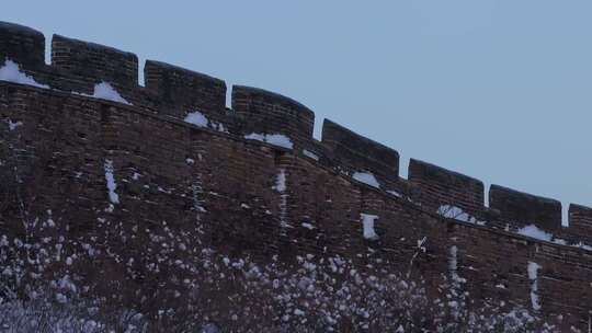 雪后长城城墙近景