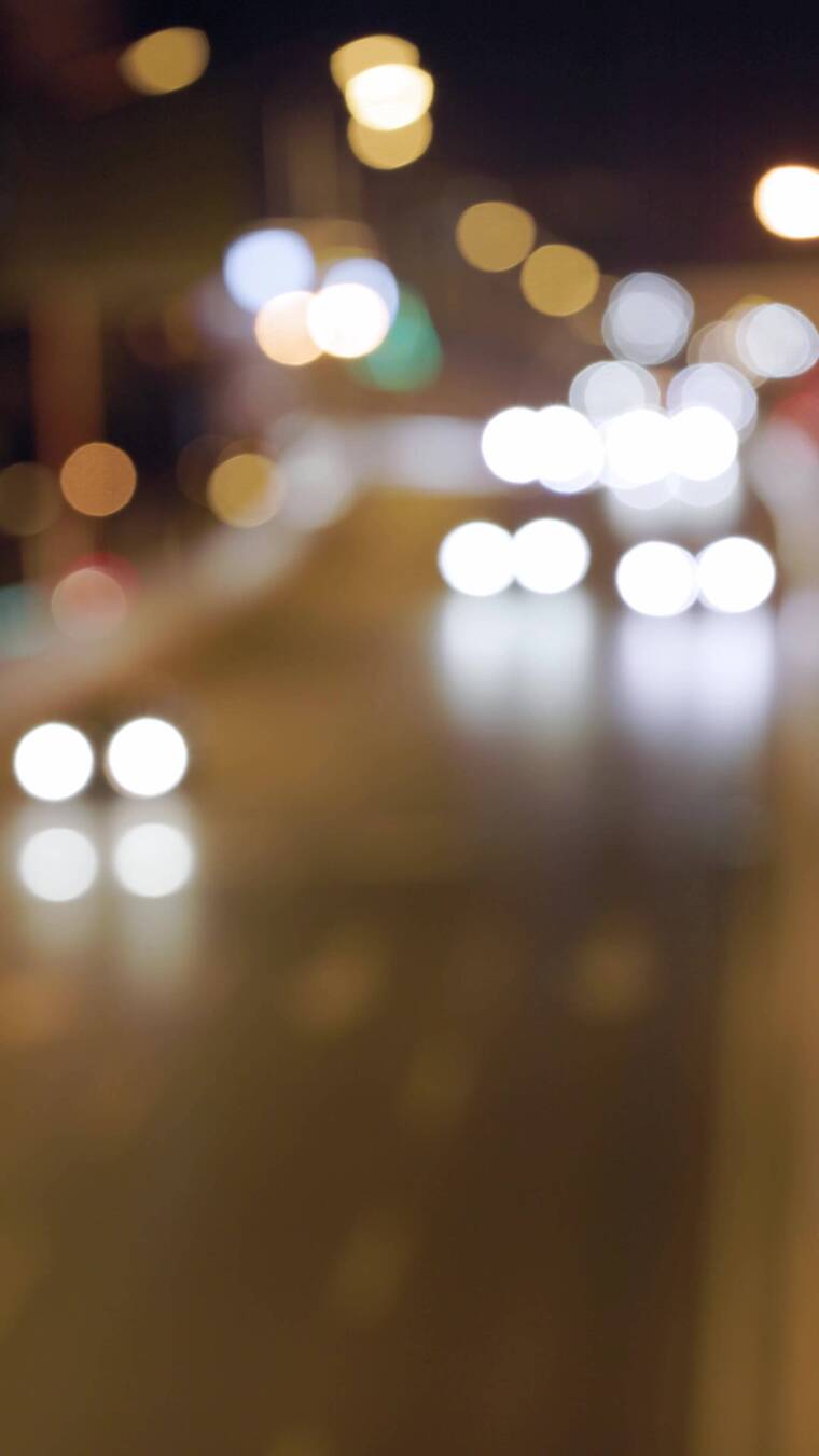 夜晚城市道路车流竖屏4K50帧（虚焦可慢放）