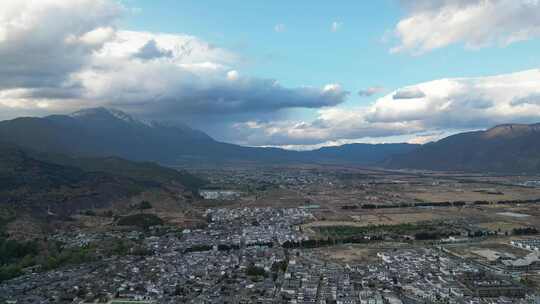 航拍云南丽江束河古镇4A景区