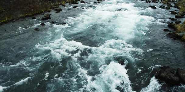 大自然河流水域