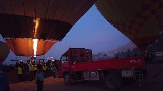 埃及 卢克索热气球 充气 燃料 燃烧视频素材模板下载