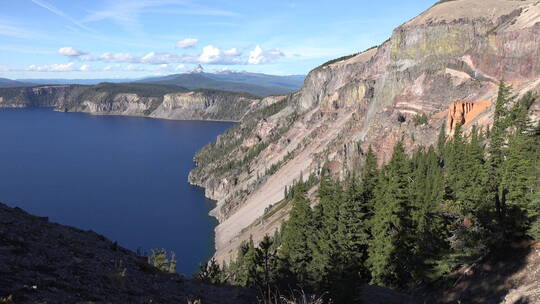 俄勒冈火山口湖泊景观