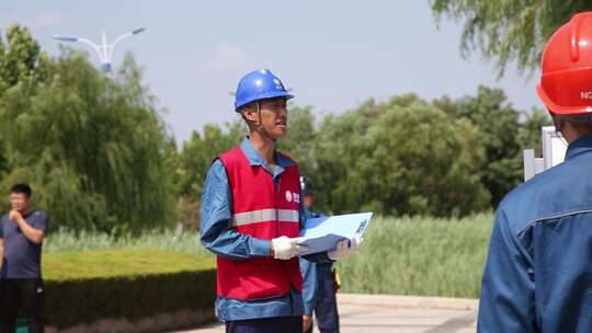 电力工人施工演练 现场演习