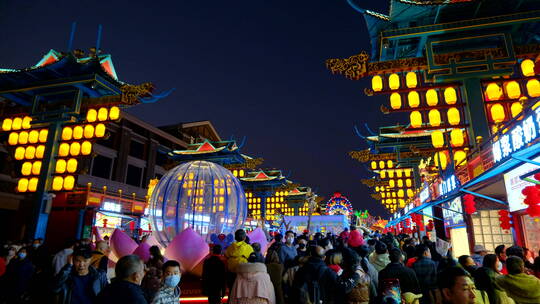 春节热闹的步行街夜景逛街元宵节闹元宵