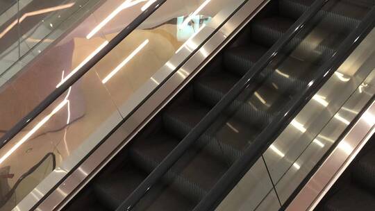 城市商场的电梯视频素材模板下载