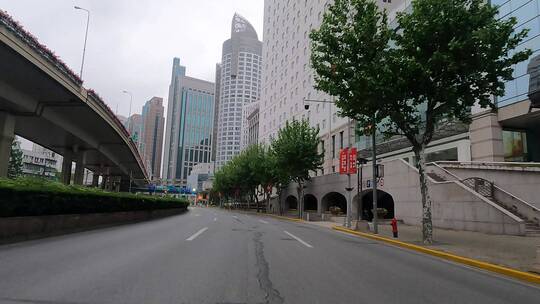 上海封城中的空旷街道建筑