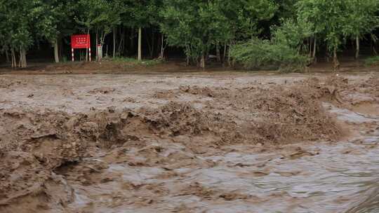 实拍暴雨后洪水 山洪  泥石流