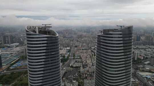 深圳龙岗区坂田星河双子塔平流雾云海