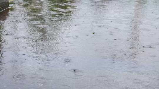 夏天夏季雨滴下雨雨季水花水面雨水雨滴飞溅