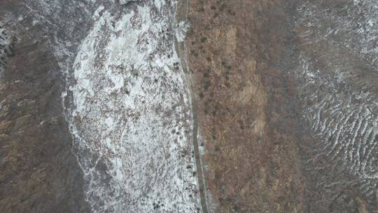 航拍俯瞰威海里口山仙姑顶景区雪中山脊小道视频素材模板下载