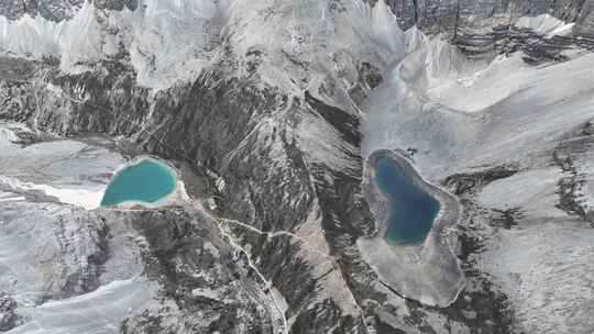 四川甘孜稻城亚丁风景区冰川湖牛奶海风光