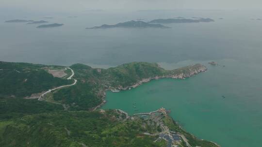 航拍东海舟山群岛屿花鸟岛大海边