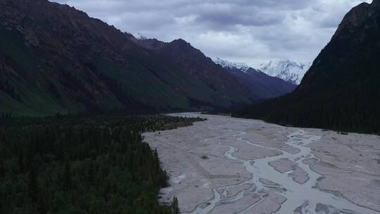 中国新疆伊犁夏特古道风景