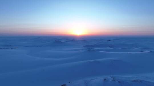 冬天寂静雪原暮色