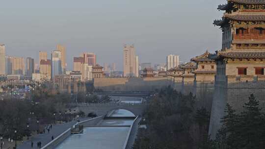 大同古城墙与现代建筑并存的城市风光