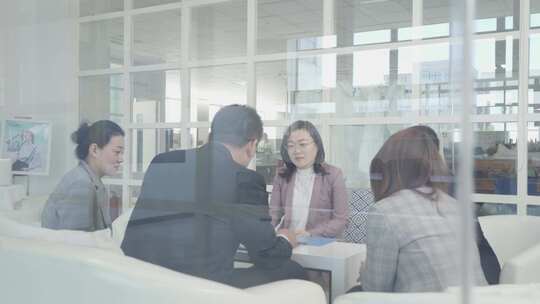 开会讨论