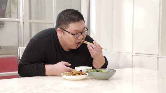 胖子吃饭肥胖视频素材模板下载