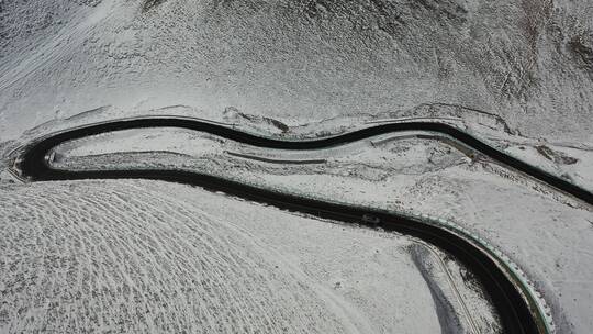 航拍新疆塔县帕米尔高原盘龙古道雪山公路