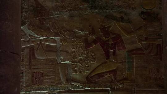 埃及神庙中的彩色浮雕