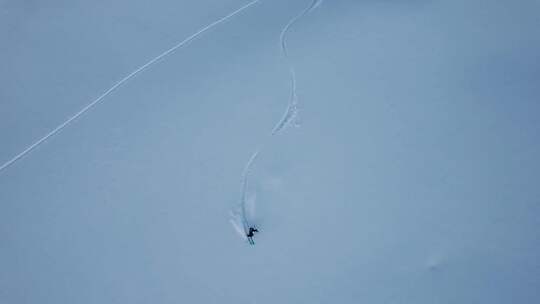航拍雪山滑雪视频素材模板下载