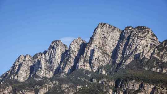 庐山五老峰清晨阳光时间推移在巍峨的山崖视频素材模板下载