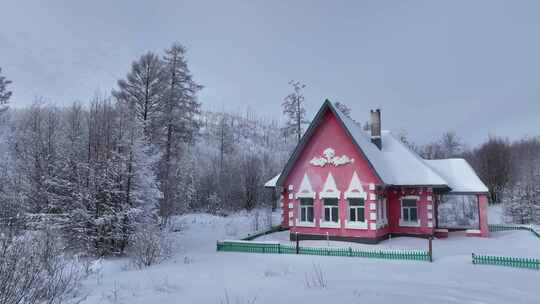 航拍林海雪原护林人森林小屋视频素材模板下载