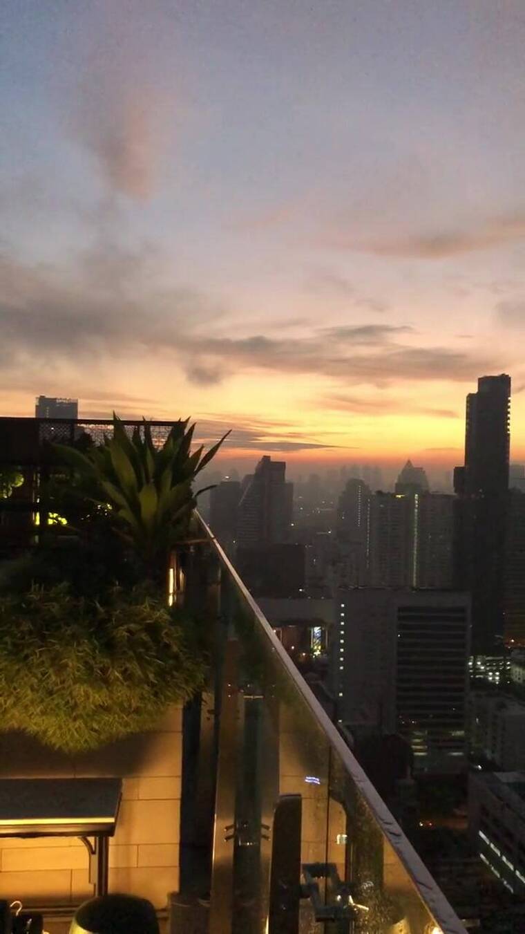 想你时望天空也多应景，这么浪漫的一幕