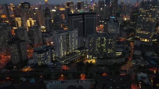 上海外滩黄浦区黄浦江东方明珠夜全景夜景4K视频素材模板下载