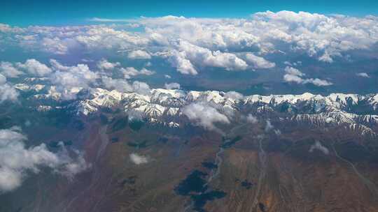 大气雪山 云海雪山  新疆天山 江山如画