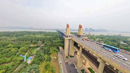 穿越机航拍南京长江大桥车流铁路轮船视频素材模板下载