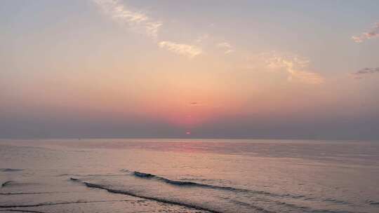 日出海边安静初阳