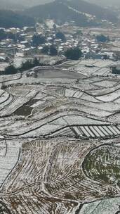 航拍美丽乡村冬天雪景