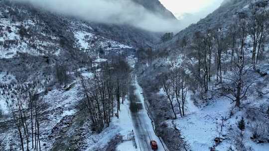 航拍四川阿坝四姑娘山双桥沟冬季雪景风光