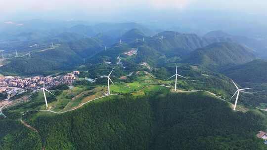 航拍高山草原风力发电