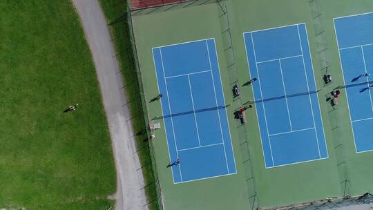 从空中拍摄的网球场