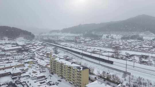 横道河子下雪铁路