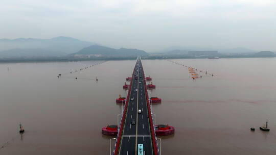 航拍台州车流与椒江大桥往章安方向视频素材模板下载