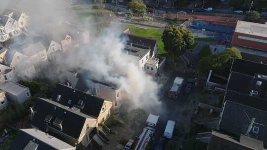 居民区消防街道消防单位介入房屋的航拍