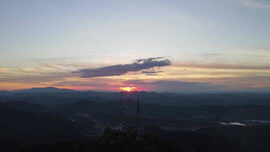 航拍大山日落晚霞夕阳西下