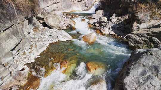 山涧石头流水视频素材模板下载