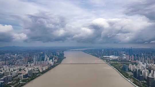 杭州钱塘江上空云海翻腾延时4K