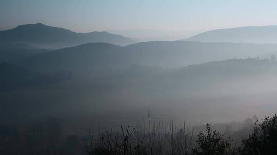 云雾山脉视频云南山区云雾山峦自然风光