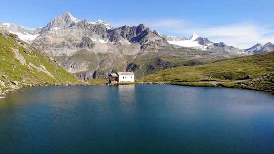 山脉山谷湖泊风景